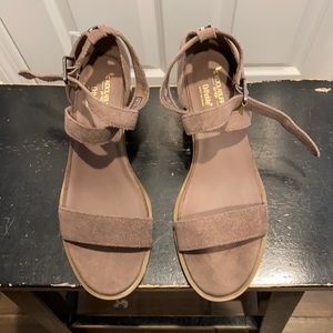 Kookaburra by Ugg mauve suede leather sandals